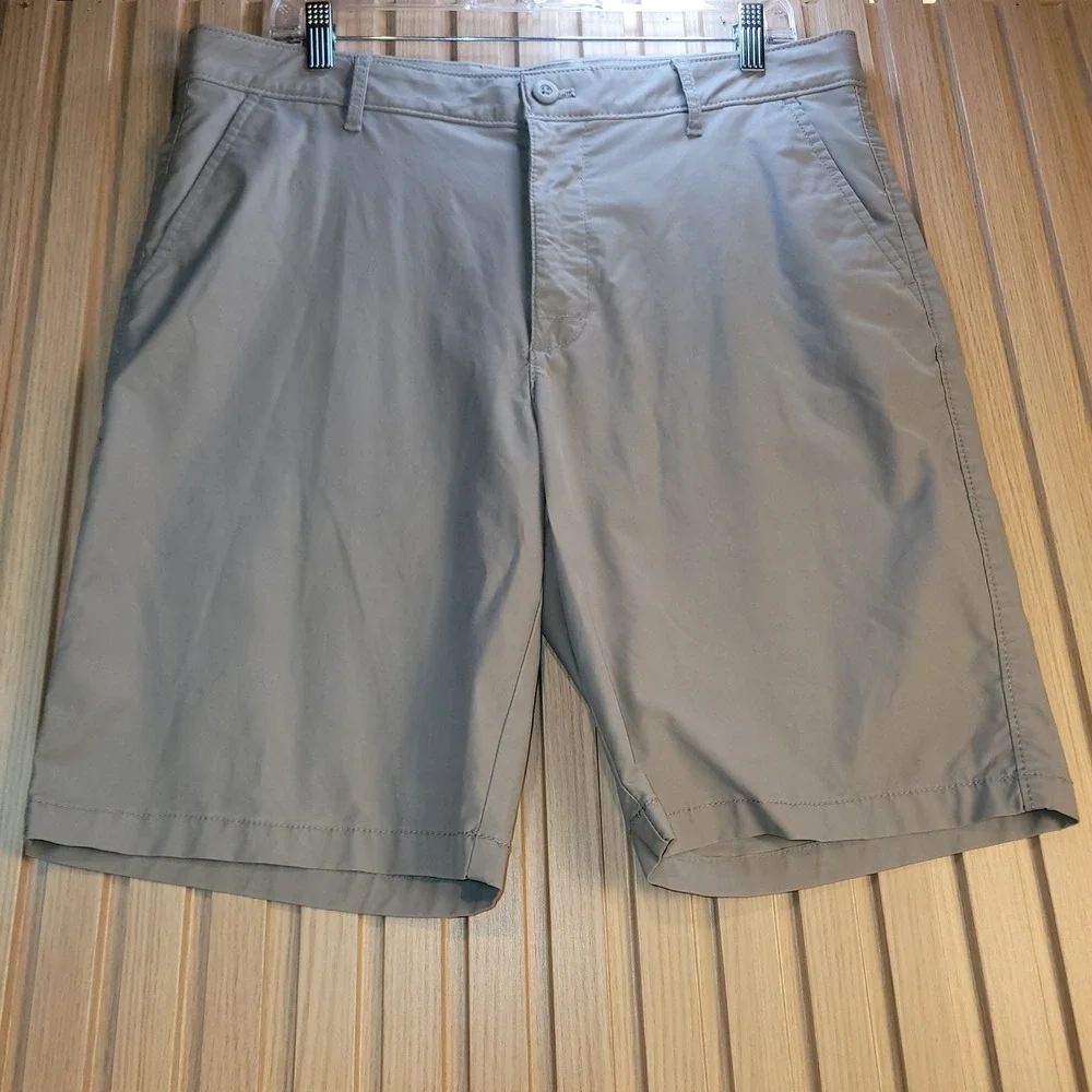 IZOD Advantage Performance Hybrid Shorts Mens 34 Grey Stretch Golf Casual 9.5in